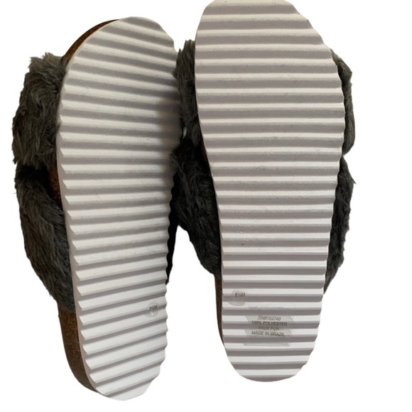 NEW LUCKY BRAND Charcoal Gray Fuzzy Slippers Sandals Size 8.5 Medium - Picture 4 of 5